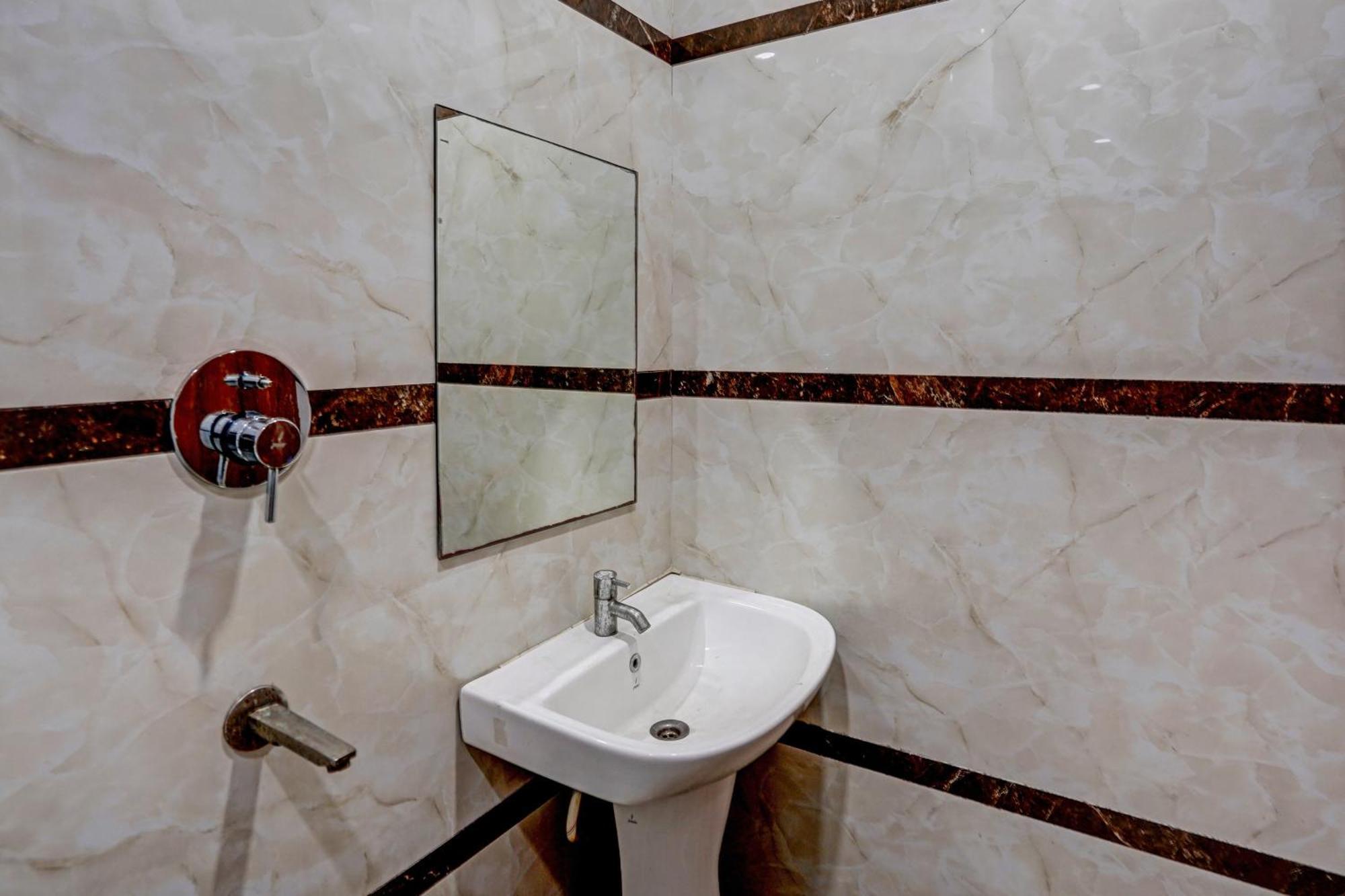 Hotel Hight Krone A Family Hotel Near Igi Airport Delhi Nové Dillí Exteriér fotografie